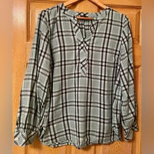 Women’s Talbots Plaid Split-Neck Top in Mint/Teal size Large EUC